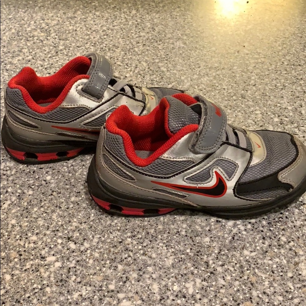 Play shoes! Nike REAX